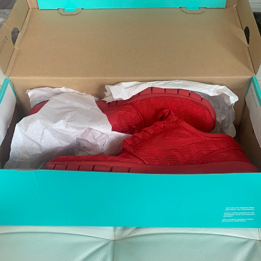 8.5 red nike athletic shoes
